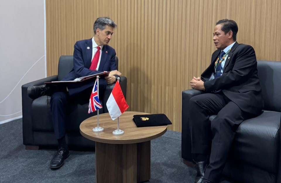 Indonesia–Inggris Tandatangani MoU Perubahan Iklim, Menteri Hanif: Diplomasi Hijau untuk Dunia yang Lebih Rendah Emisi