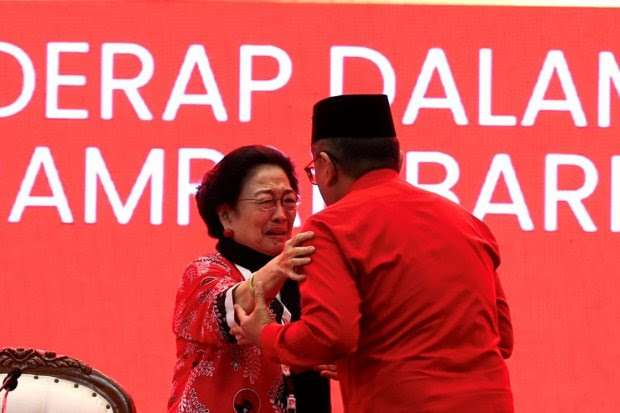 Megawati Menangis Saat Sambut Hasto di Kongres PDIP, Sebut Kebenaran Telah Menang