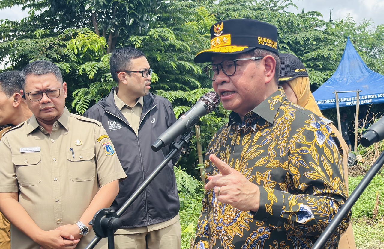 Tegas! Pramono Minta Pencuri Kabel PJU yang Bongkar Trotoar di Cilincing Harus Ditindak