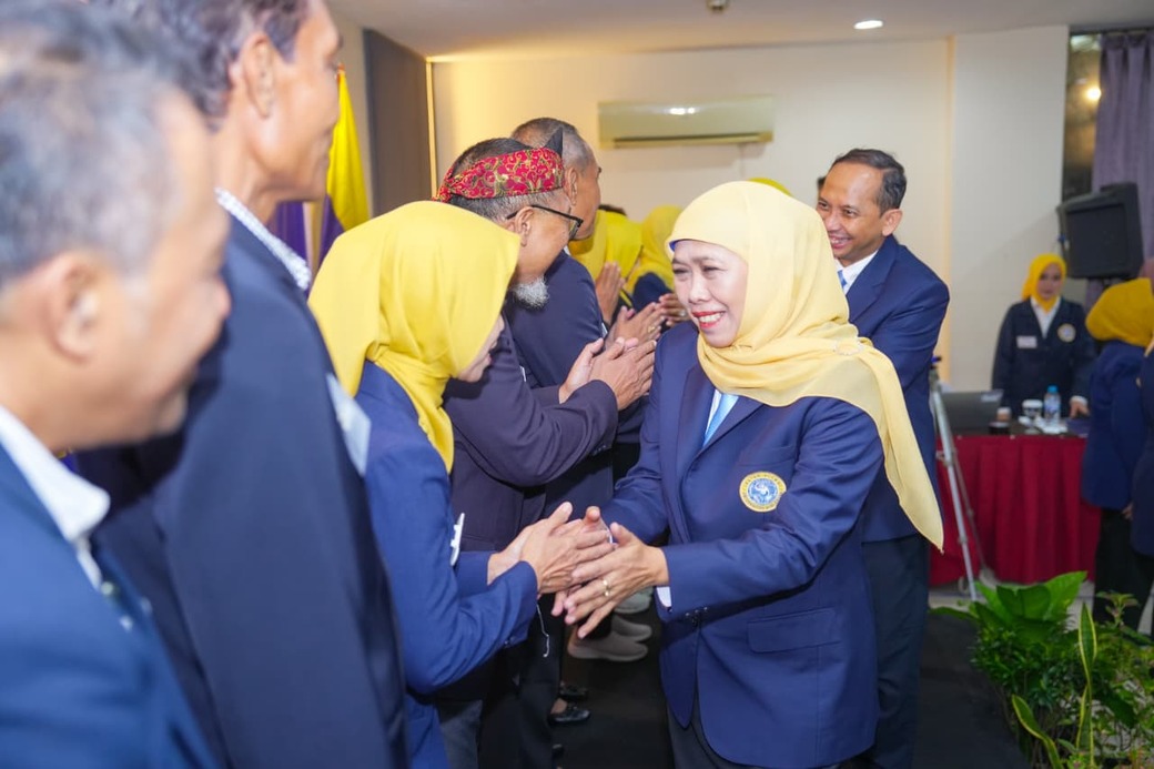 Khofifah Lantik Pengurus IKA UNAIR Jateng, Tekankan Pentingnya Pemerataan Layanan Kesehatan Berkualitas 