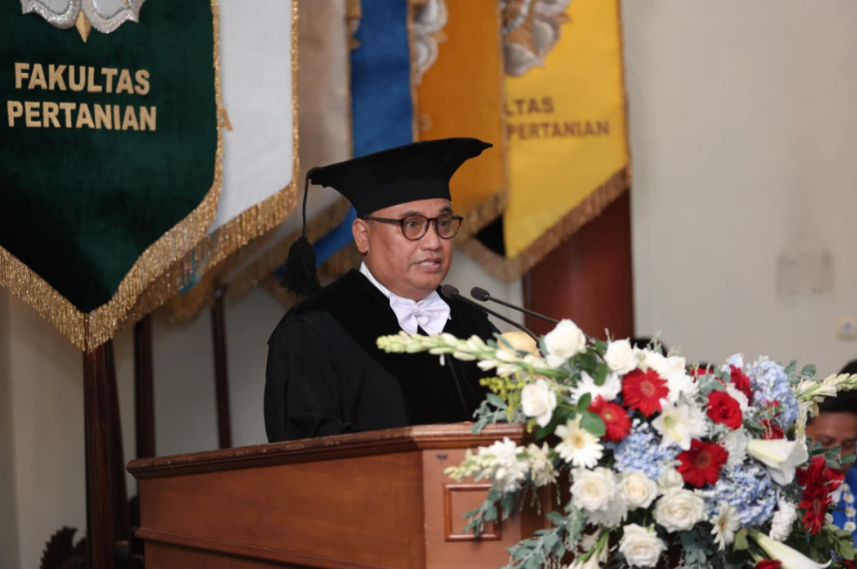 Jaka Widada Resmi Jadi Guru Besar Mikrobiologi UGM, Netizen Bilang ‘Ah Apa Hanya Perasaanku Saja?’