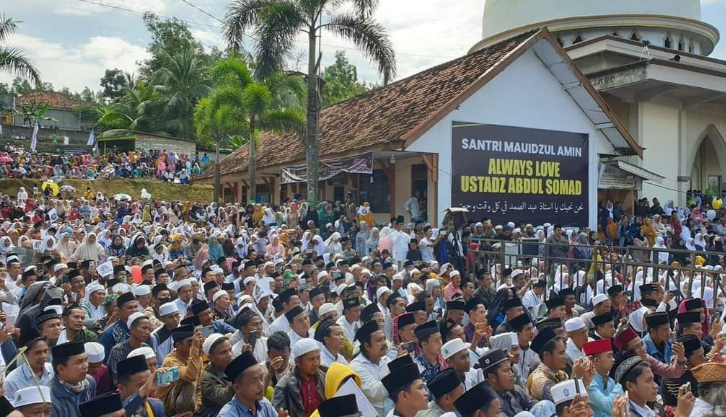 Tak Ditolak, Ini Penampakan Tablig Akbar UAS Penuh Lautan Manusia di Madura hingga Anak Buah Prabowo Takjub