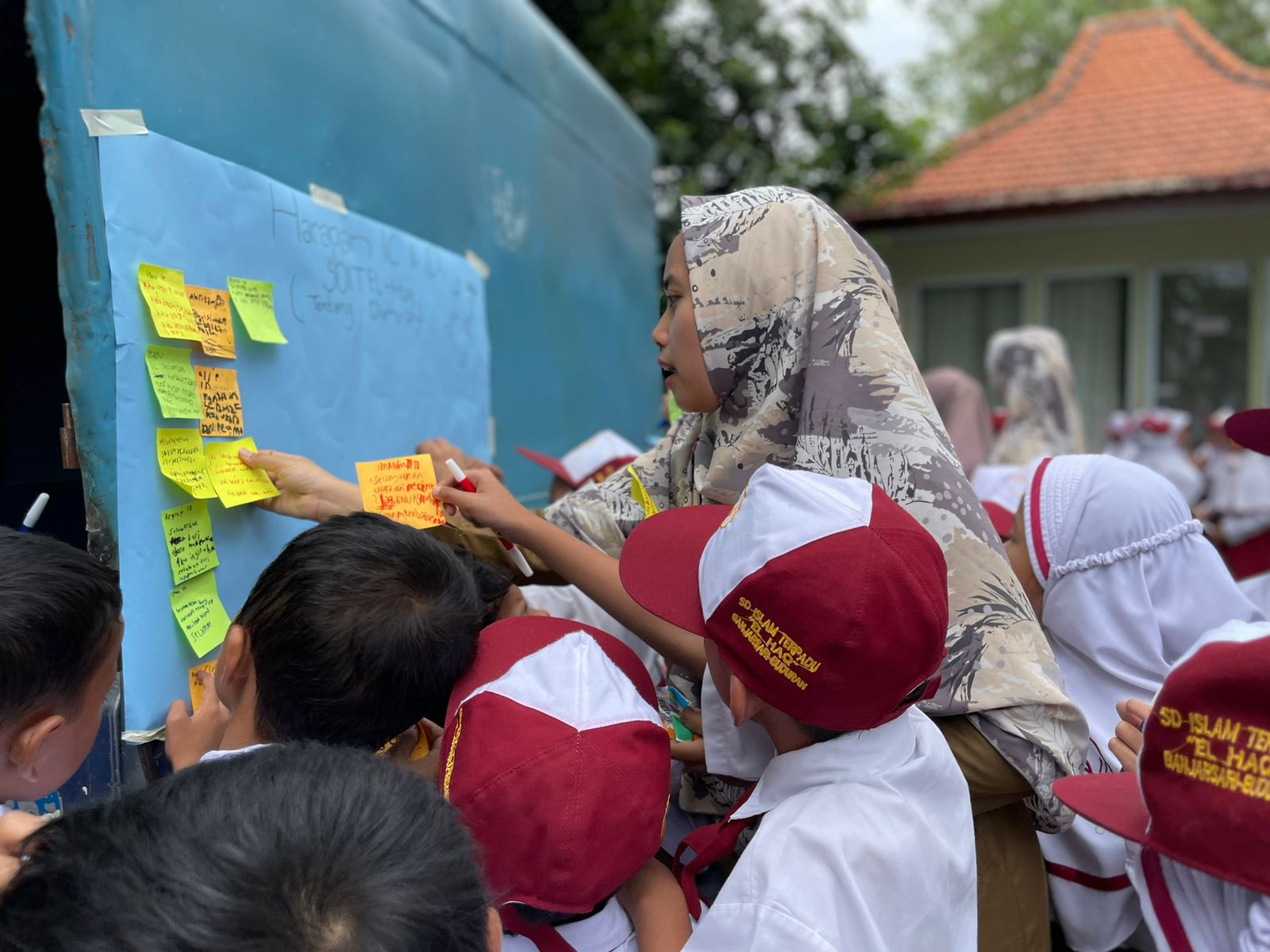 Ecoton Beri Edukasi Bahaya Mikroplastik ke 600 Siswa SDIT El Haq Sidoarjo