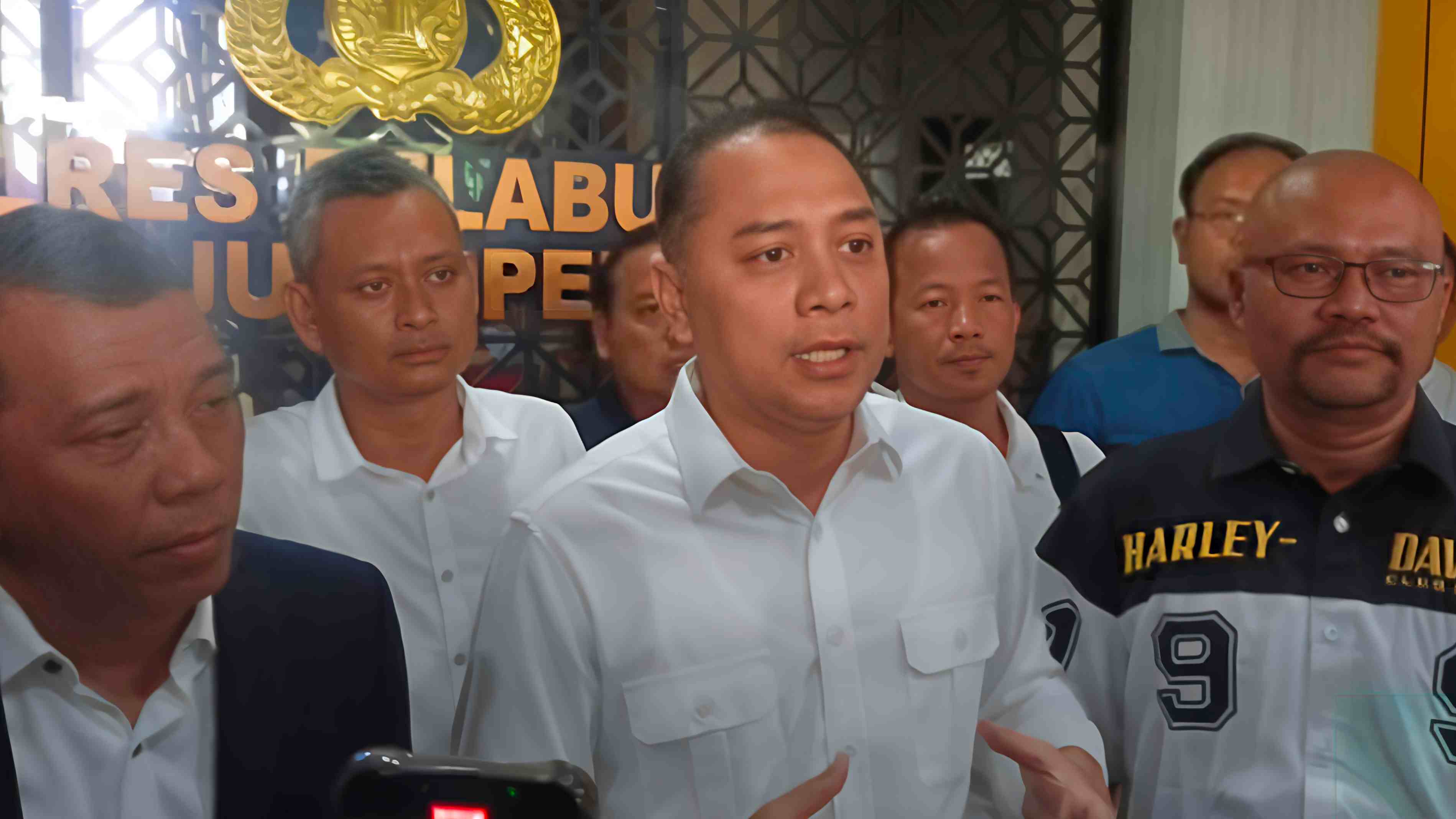 Diana Makin Terpojok, Walkot Surabaya Dampingi 30 Pekerja Lapor Polisi Imbas Ijazah Ditahan!