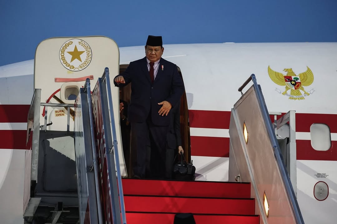 Selesai Kunker di India, Prabowo Mampir ke Malaysia, Terima Penghargaan dari Kesultanan Johor