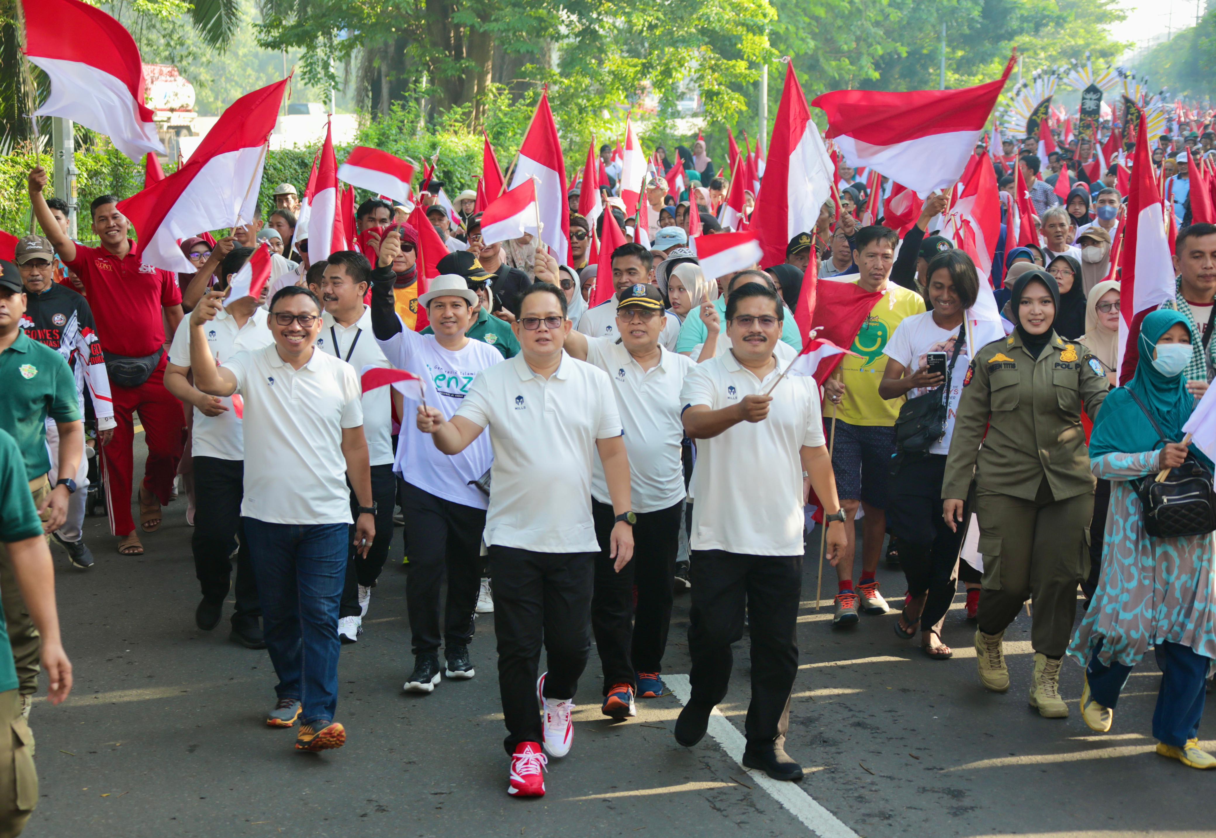 Menyambut Satu Muharram 1446 H, Pemprov Jatim Pecahkan Rekor Pengibaran 10 Ribu Bendera