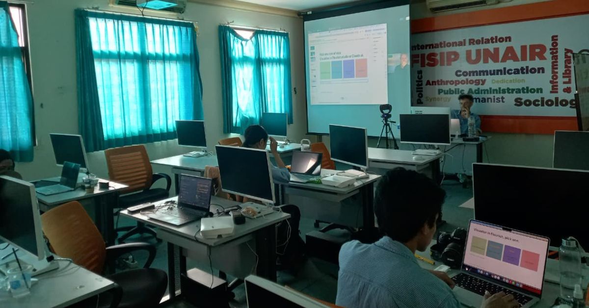 Jelang Presentasi SURADAYA, Peserta Ditantang Imajinasikan Surabaya 2100 di Workshop AI