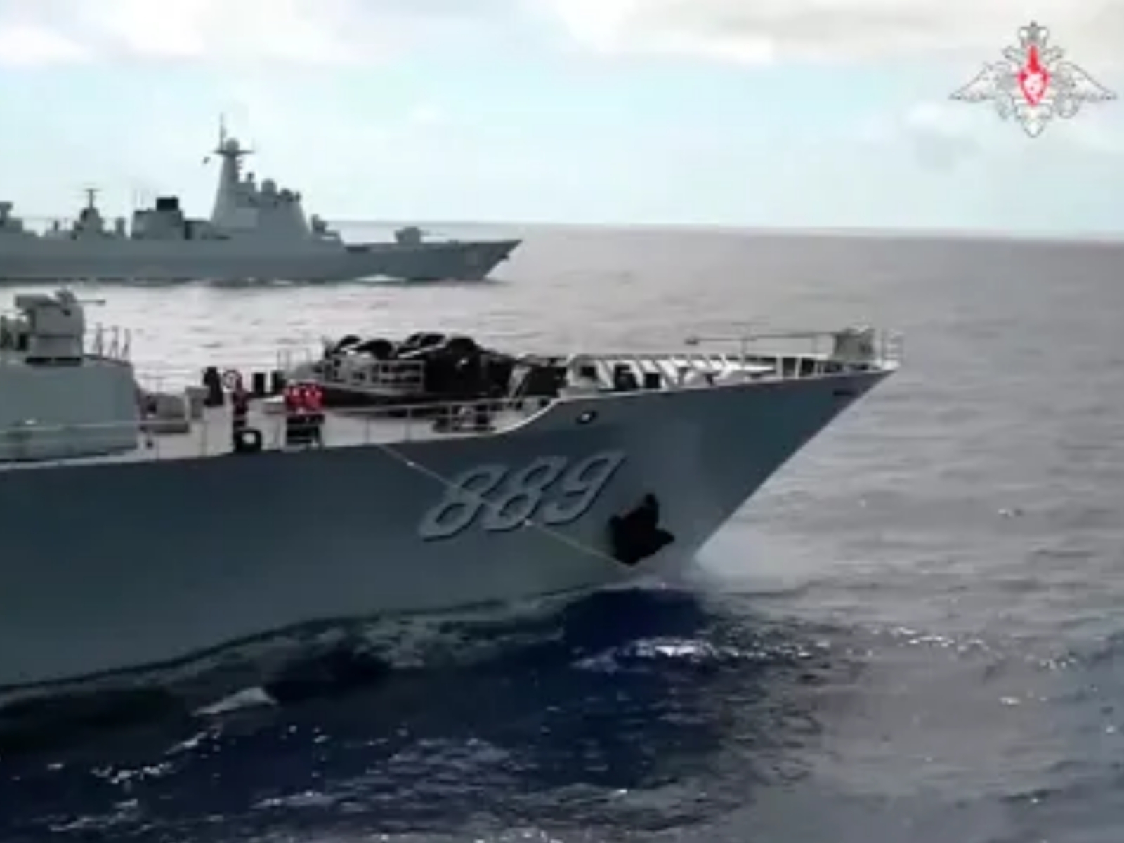 Wah! 11 Kapal Perang Rusia dan Tiongkok Berlayar Dekat Pulau-pulau Jepang Jelang KTT Trilateral AS-Jepang-Korsel