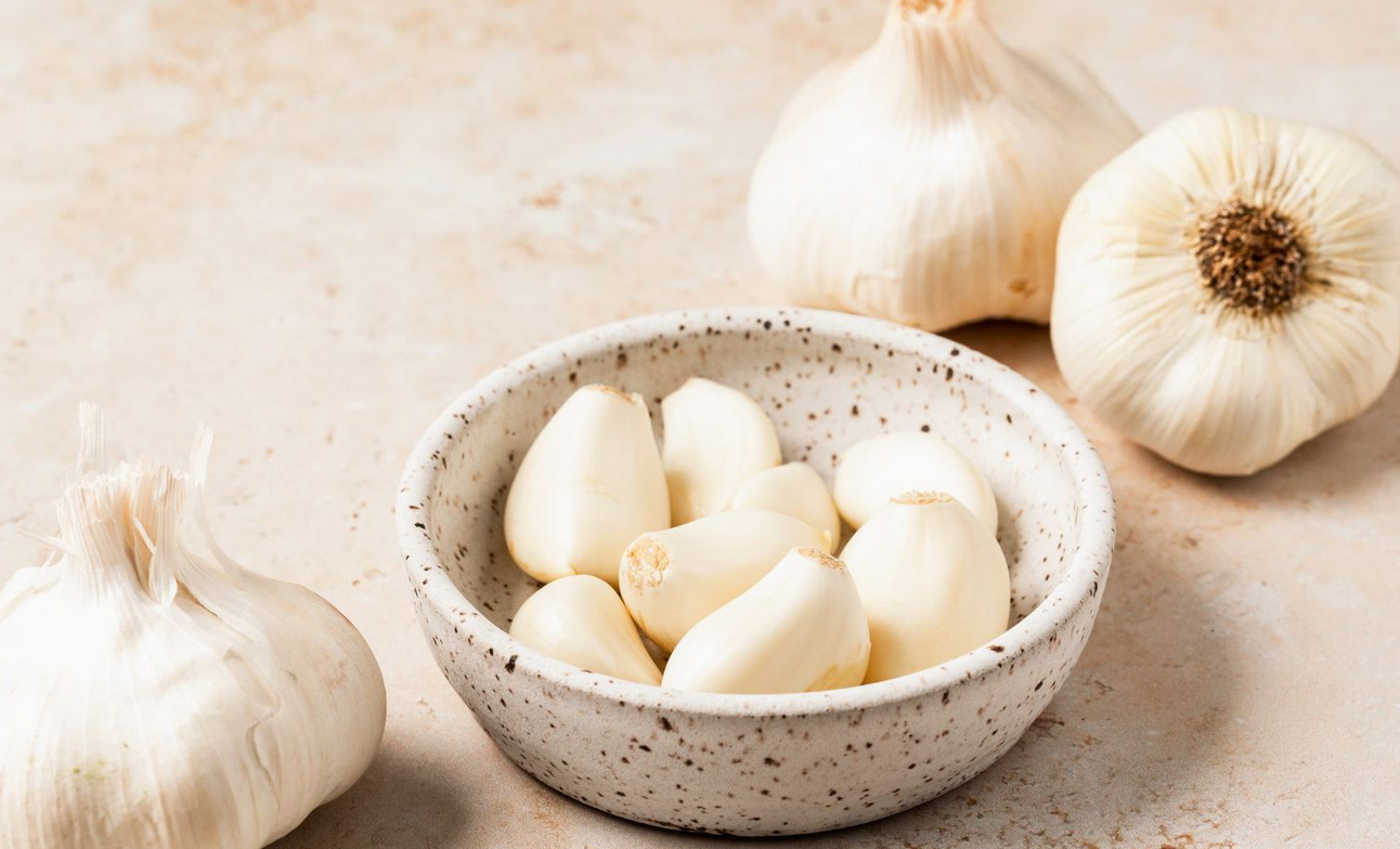 5 Hal Positif pada Tubuh Jika Mengonsumsi Bawang Putih Setiap Hari