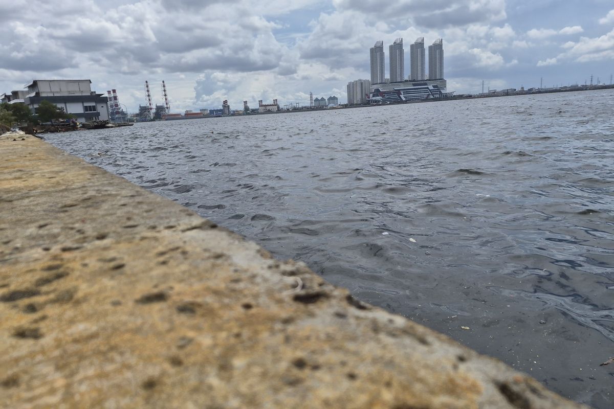 Tanggul Pantai Mutiara Kian Mengkhawatirkan, Permukaan Air Laut Nyaris Sejajar Puncak Dinding Beton