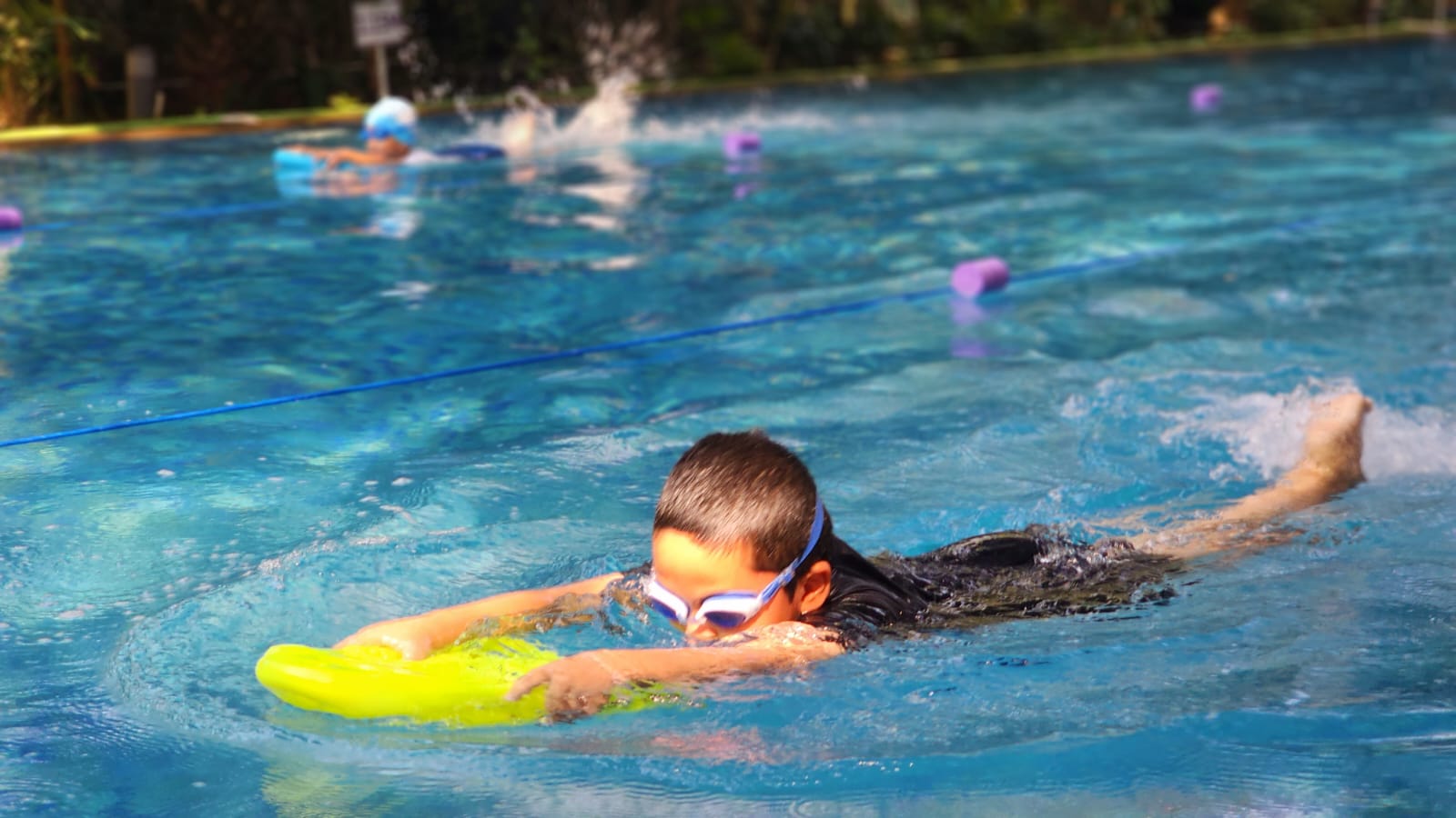 Jiwa Sportivitas Ditanamkan Hotel Mercure Surabaya Grand Mirama via Swimming Fun Game