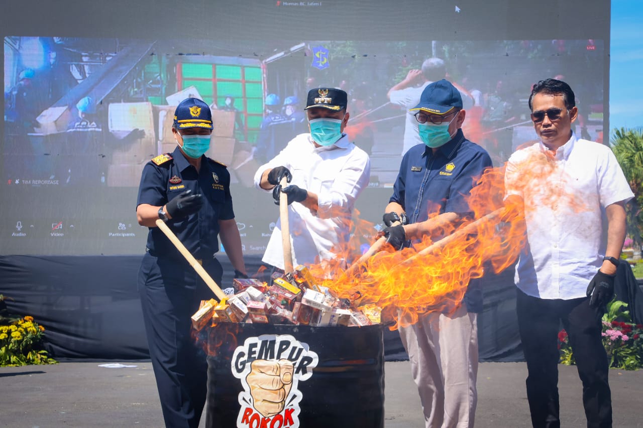 11 Juta Rokok Ilegal Senilai Rp 16,6 Miliar Dimusnahkan