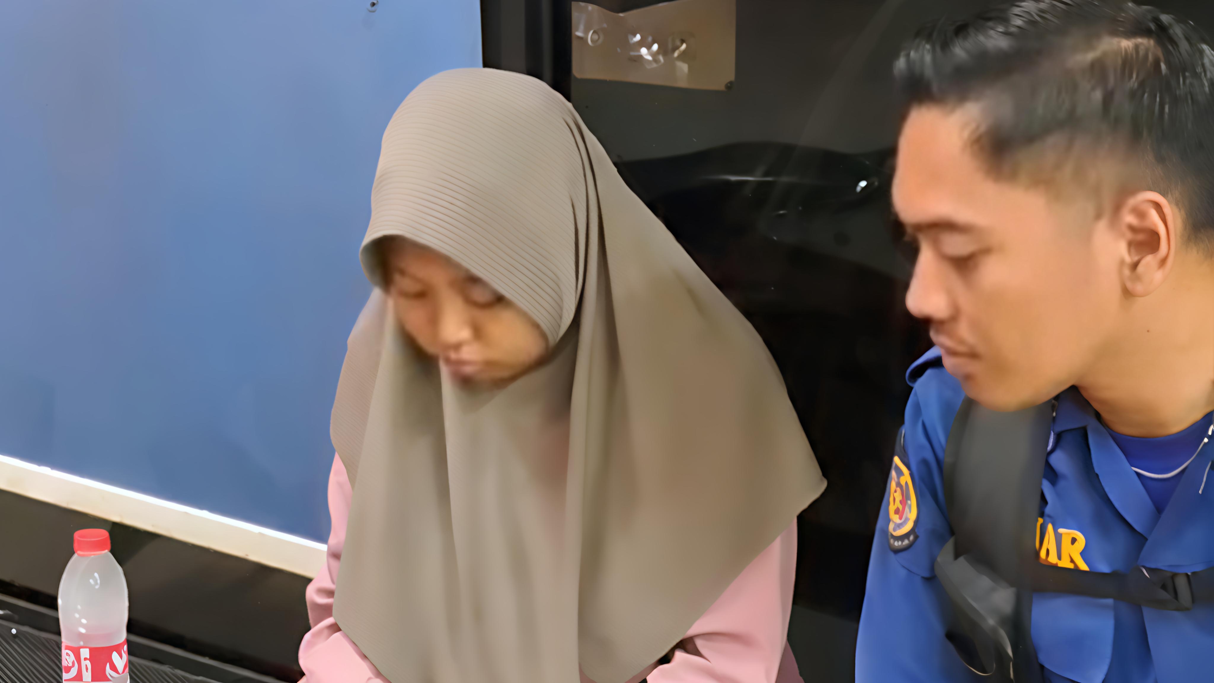 Sedih Laporannya Ditolak Polisi, Wanita Ini Pilih Curhat ke Petugas Damkar Bekasi