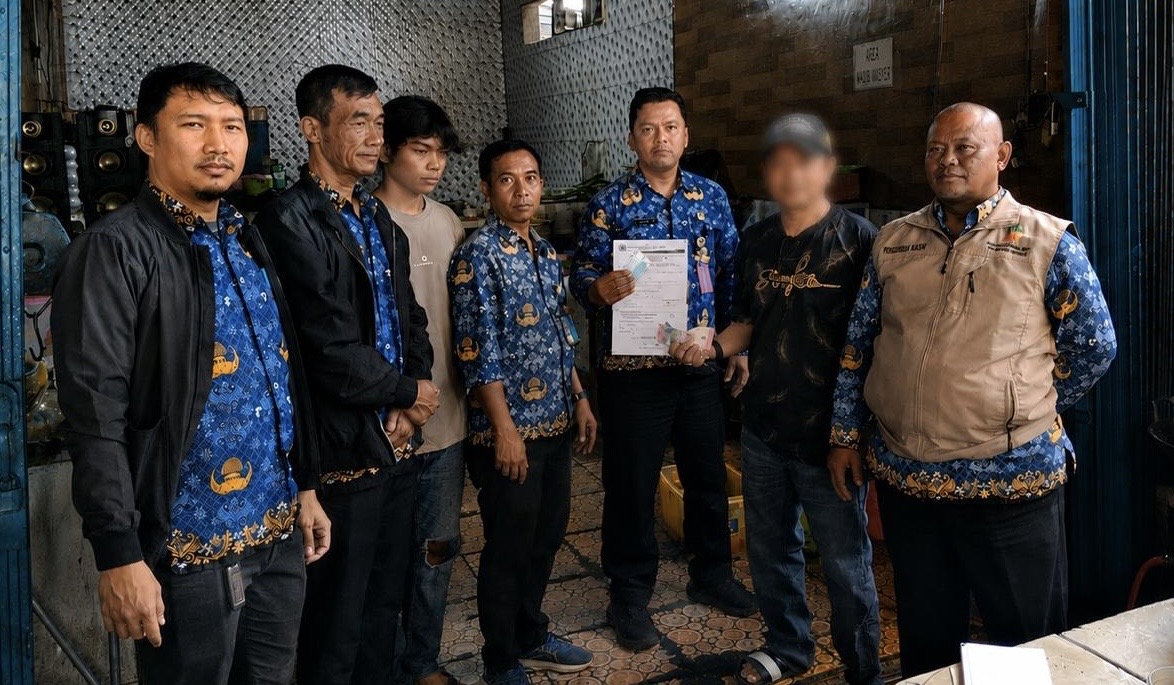 Terekam CCTV Buang Sampah Sembarangan, Warga Grogol Selatan Didenda Rp500 Ribu