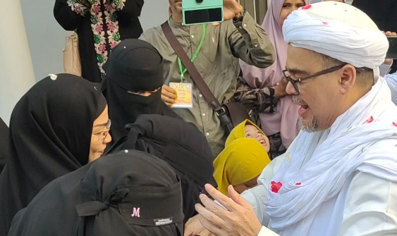 Sambil Takbir, Loyalis Jokowi Ajak Habib Rizieq Berdamai dan Hidup Nyaman: Masa Gak Bosen...