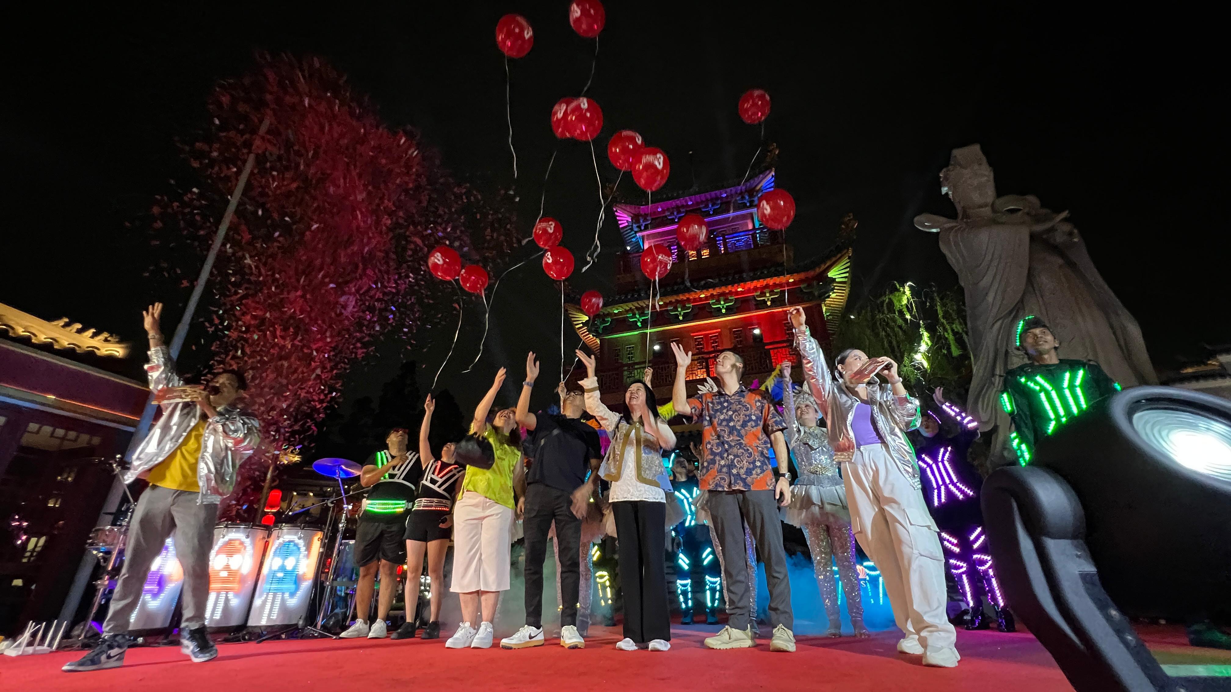 Perayaan  Tiga Tahun Old Shanghai Meriah, Asian Cabaret hingga Pagoda Light Show Jadi Simbol Kemakmuran