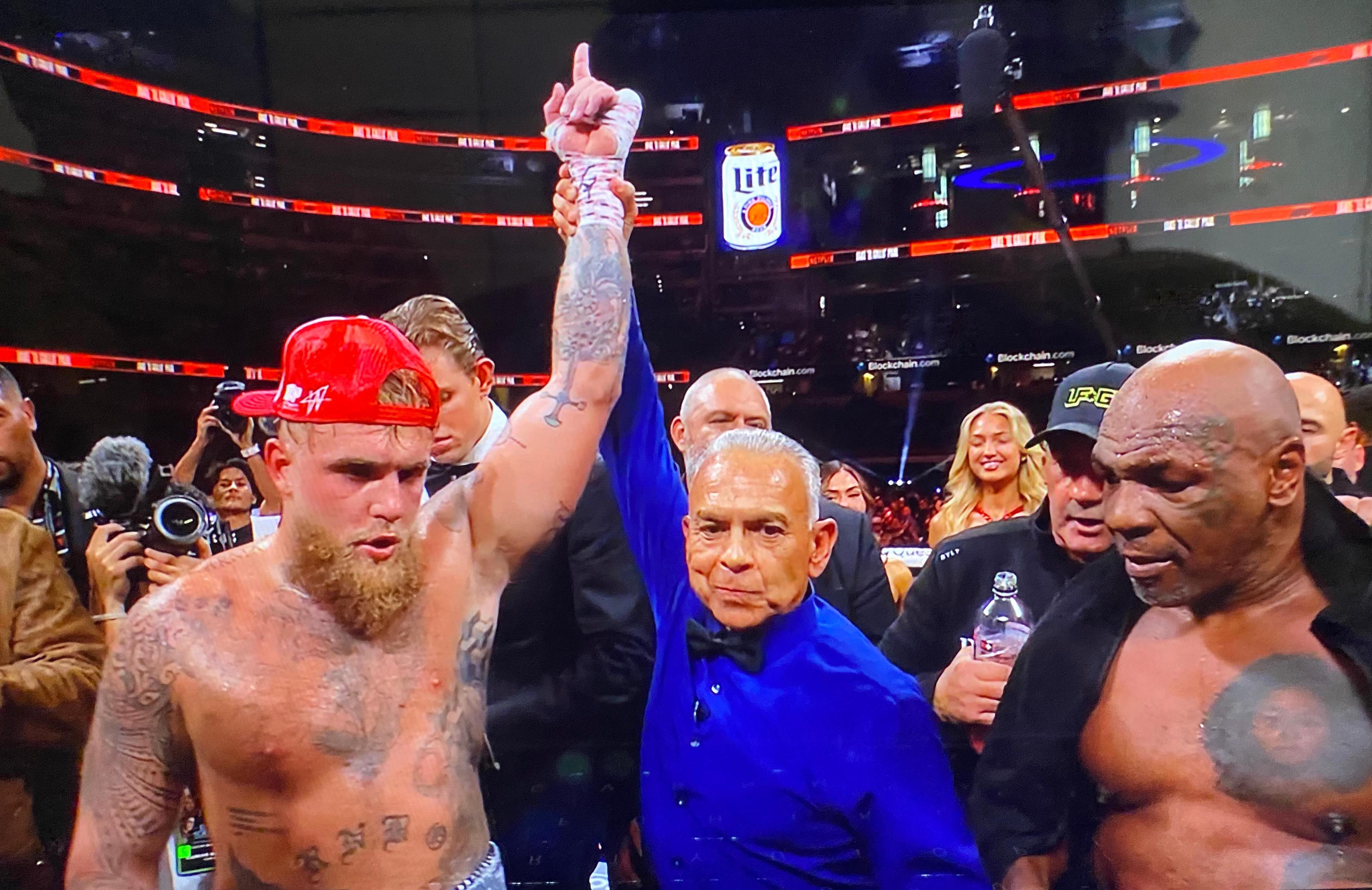 Mike Tyson Kalah Angka Lawan Jake Paul, Ini Skornya!