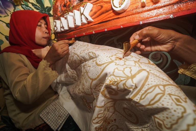 Rumah Batik Tumbuhkan Kampung Batik