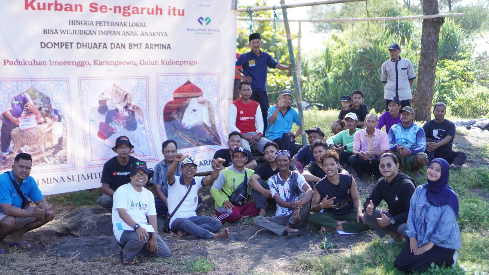 Dompet Dhuafa Yogyakarta Bersama MPZ BMT Armina Salurkan Kurban Bagi Warga Transmigran