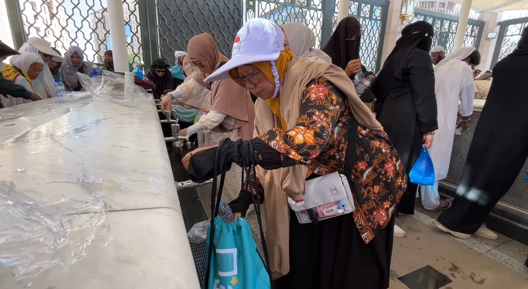 Ingin Bawa Air Zamzam Banyak? Langsung ke Pintu 310 Masjid Nabawi