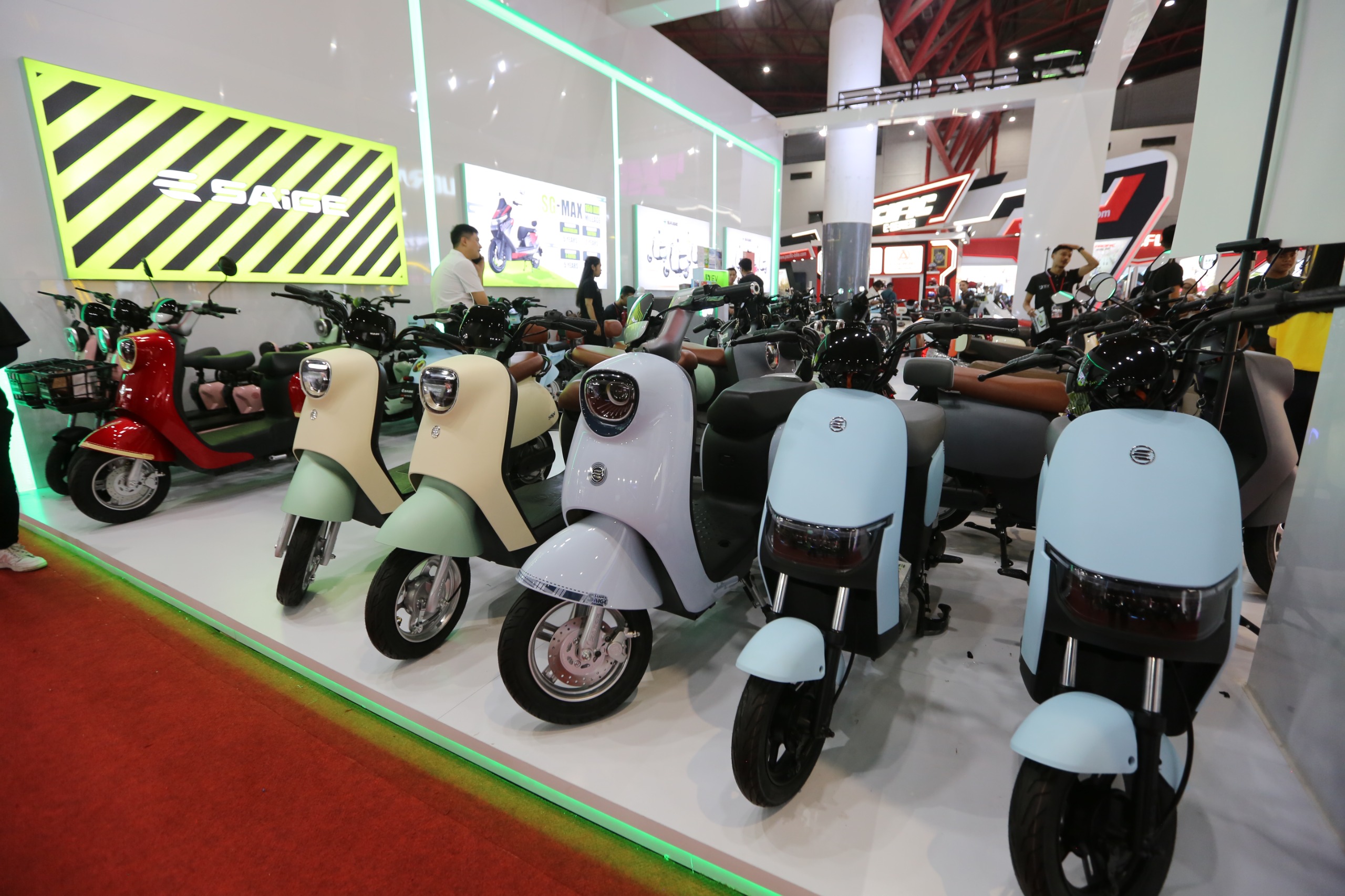 Berburu Motor Listrik di Jakarta Fair 2024, Ada Diskon Hingga Gratis Sepeda Lipat