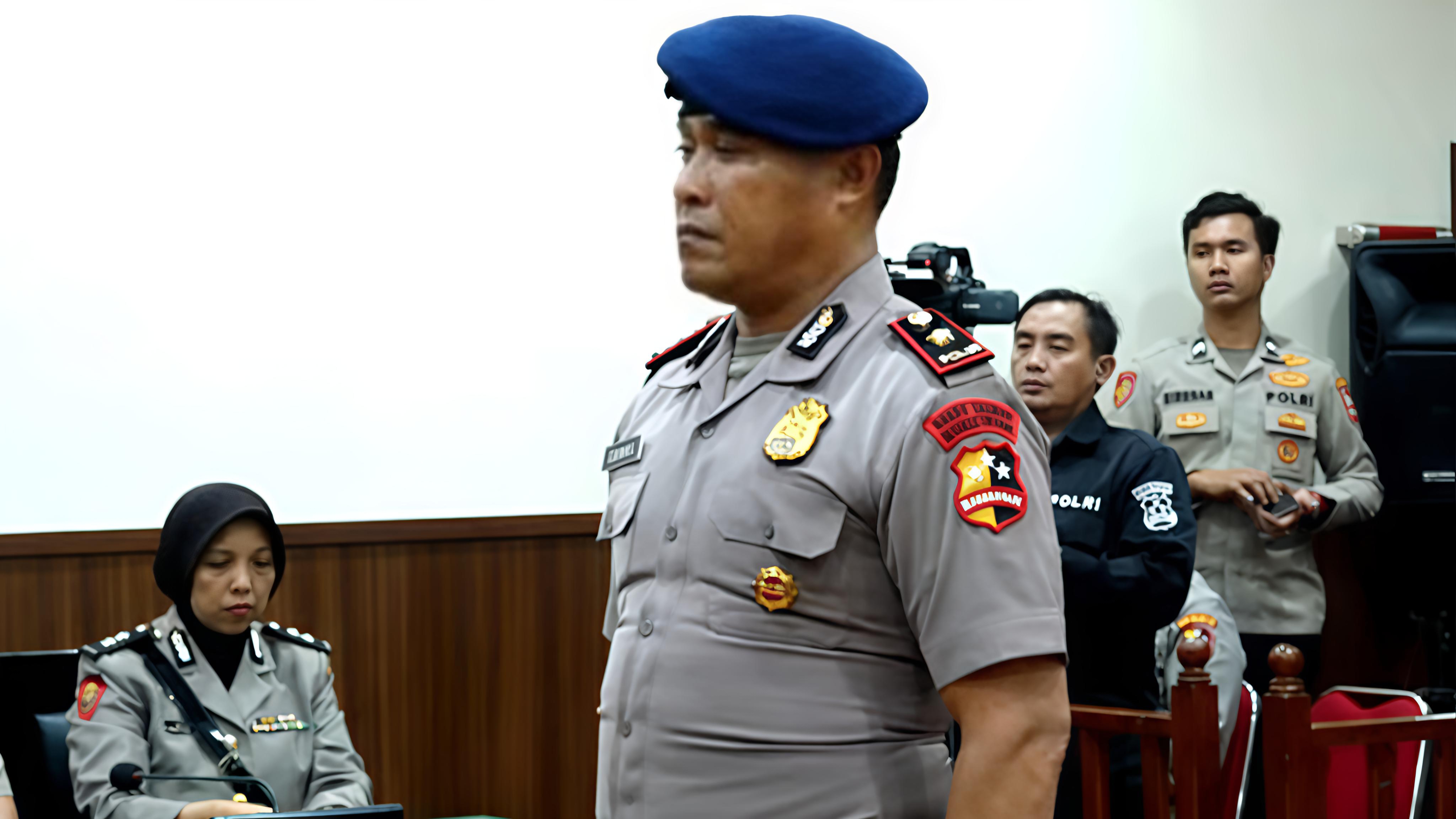 Kompol Cosmas Menangis, Dipecat Tidak Hormat Usai Kasus Tewasnya Ojol Affan Kurniawan