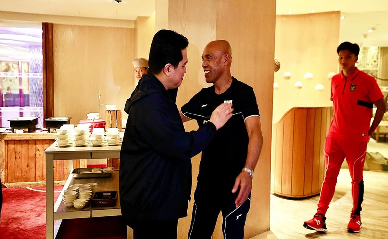 Diungkap Dirtek PSSI! Simon Tahamata Bawa Legenda AC Milan ke Indonesia, Jay Idzes Ikut Bangga