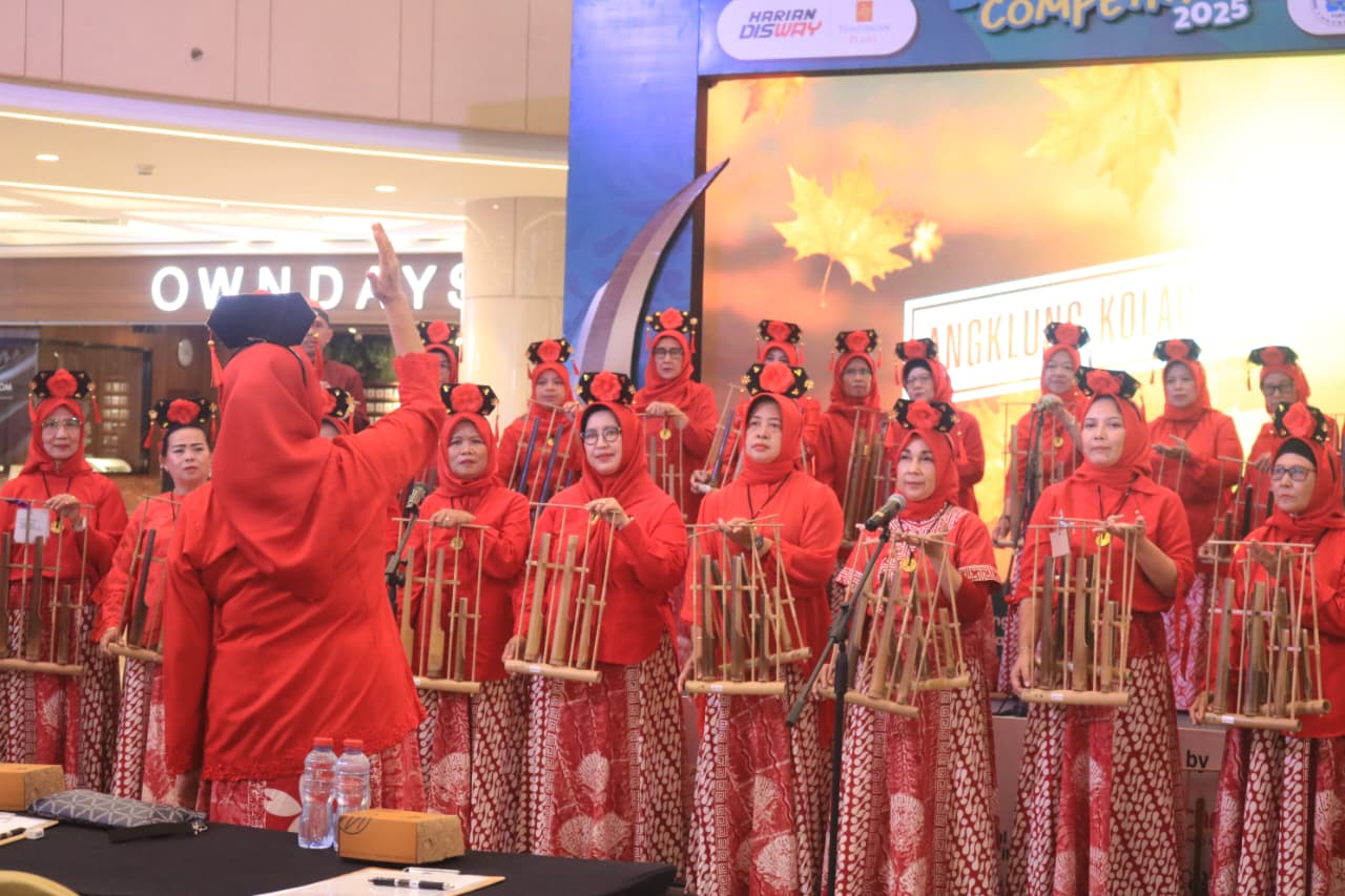 Angklung Kolagenta Meriahkan Disway Mandarin Debate & Speech Competition 2025, Tampilan Lagu Mandarin