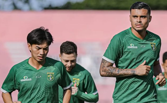 Uston Nawawi Tak Ada di Latihan Persebaya, Kemana?