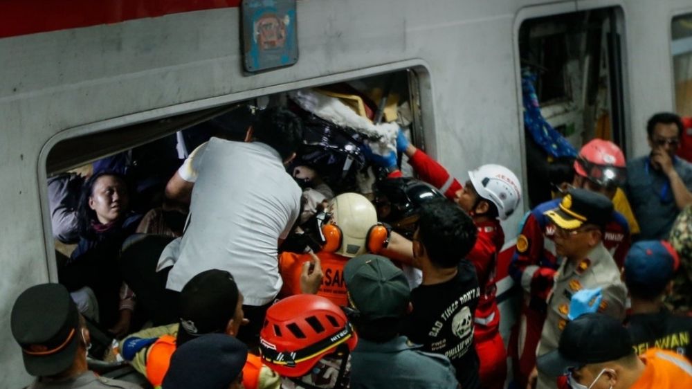 Update Tabrakan Kereta Bekasi Timur: 14 Tewas, 84 Luka, Evakuasi Masih Berlanjut