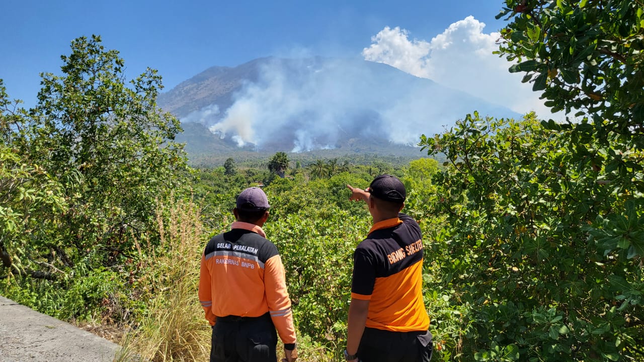 Kebakaran Gunung Lagi! Kini Giliran Hutan di Lereng Gunung Agung di Karangasem, Provinsi Bali 