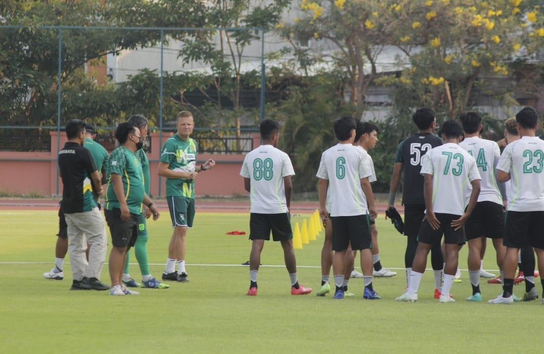 Andhika Ramadhani Bisa Dimainkan di Laga Persebaya vs Arema FC? Josep Gombau Jawab Begini...