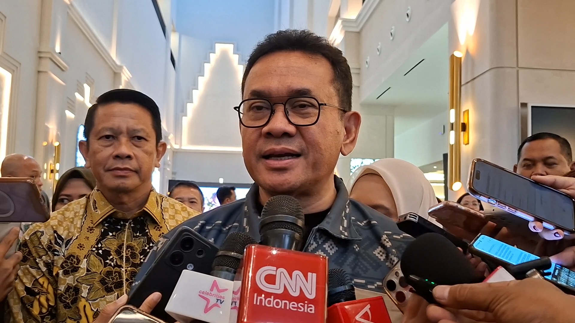 Mendag Budi Santoso Buka Jakarta Muslim Fashion Week 2026, Dukung UMKM Industri Kecantikan Lokal