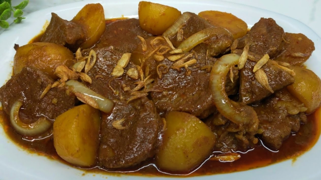 Intip Resep Semur Daging Kentang yang Bisa Diolah saat Idul Adha, Dijamin Empuk dan Gurih!