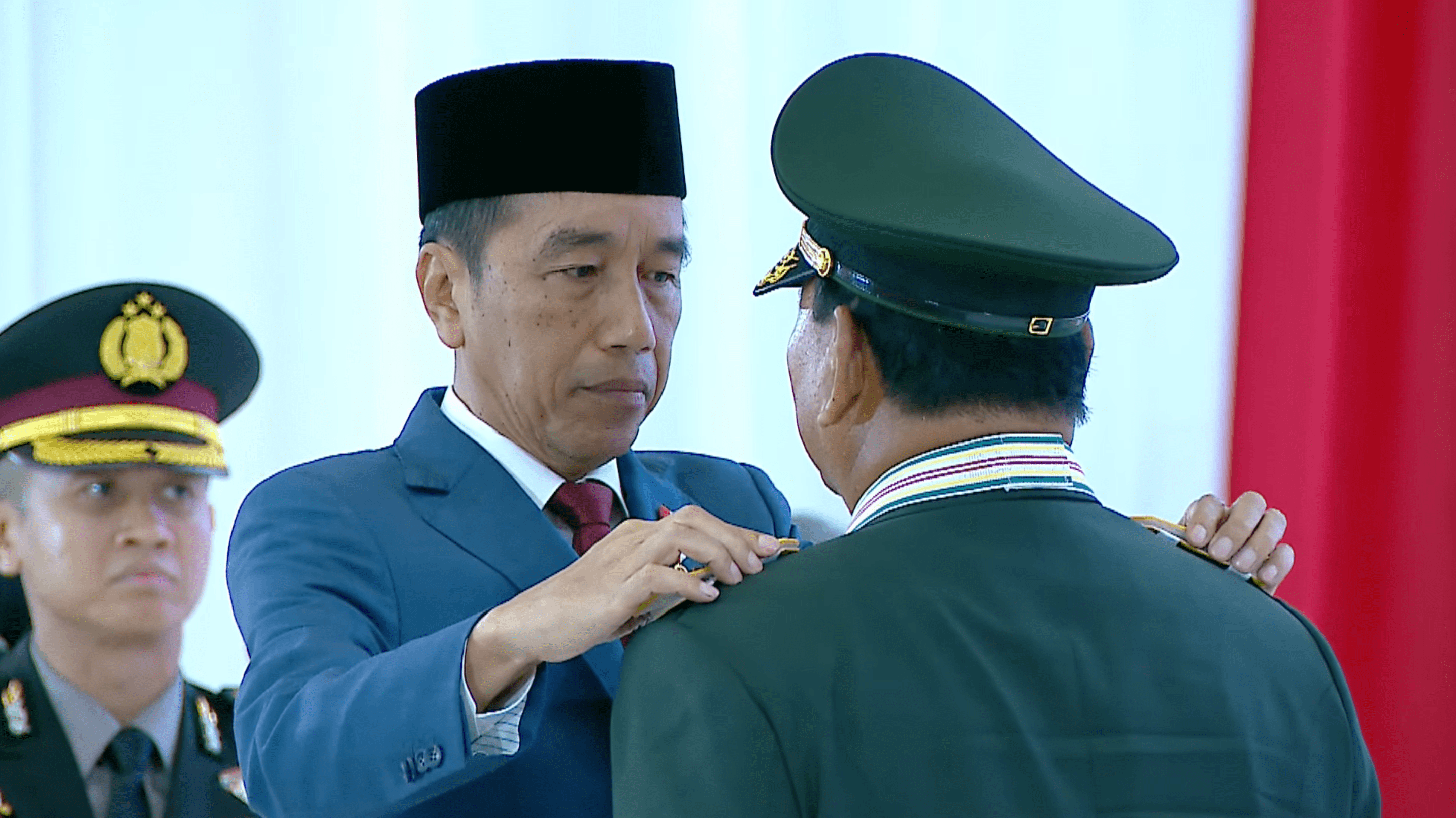 Resmi! Jokowi Sematkan Pangkat Jenderal Kehormatan kepada Prabowo, Ini Alasannya