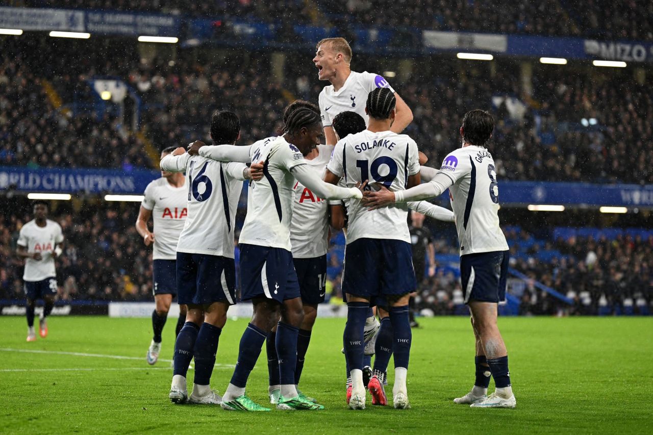 Chelsea vs Spurs 0-2, Efek Blunder Mike Penders dan Cole Palmer 