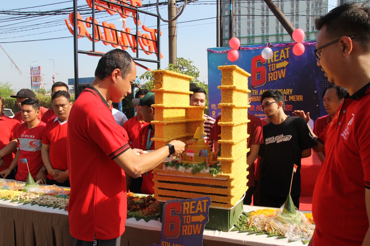 Tumpeng Enam Meter Tandai HUT ke-6 Hotel Gunawangsa MERR Surabaya dalam Great to Grow