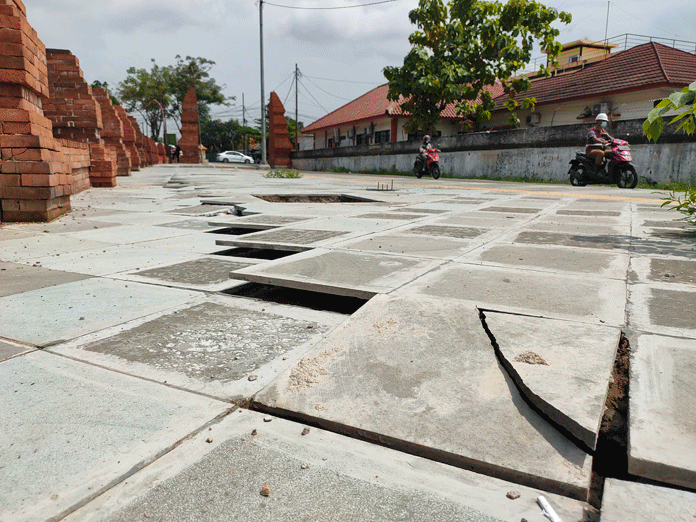 Pekerjaan Belum Rampung, Proyek Kotaku Pesisir Panjunan Malah Sudah Banyak yang Rusak