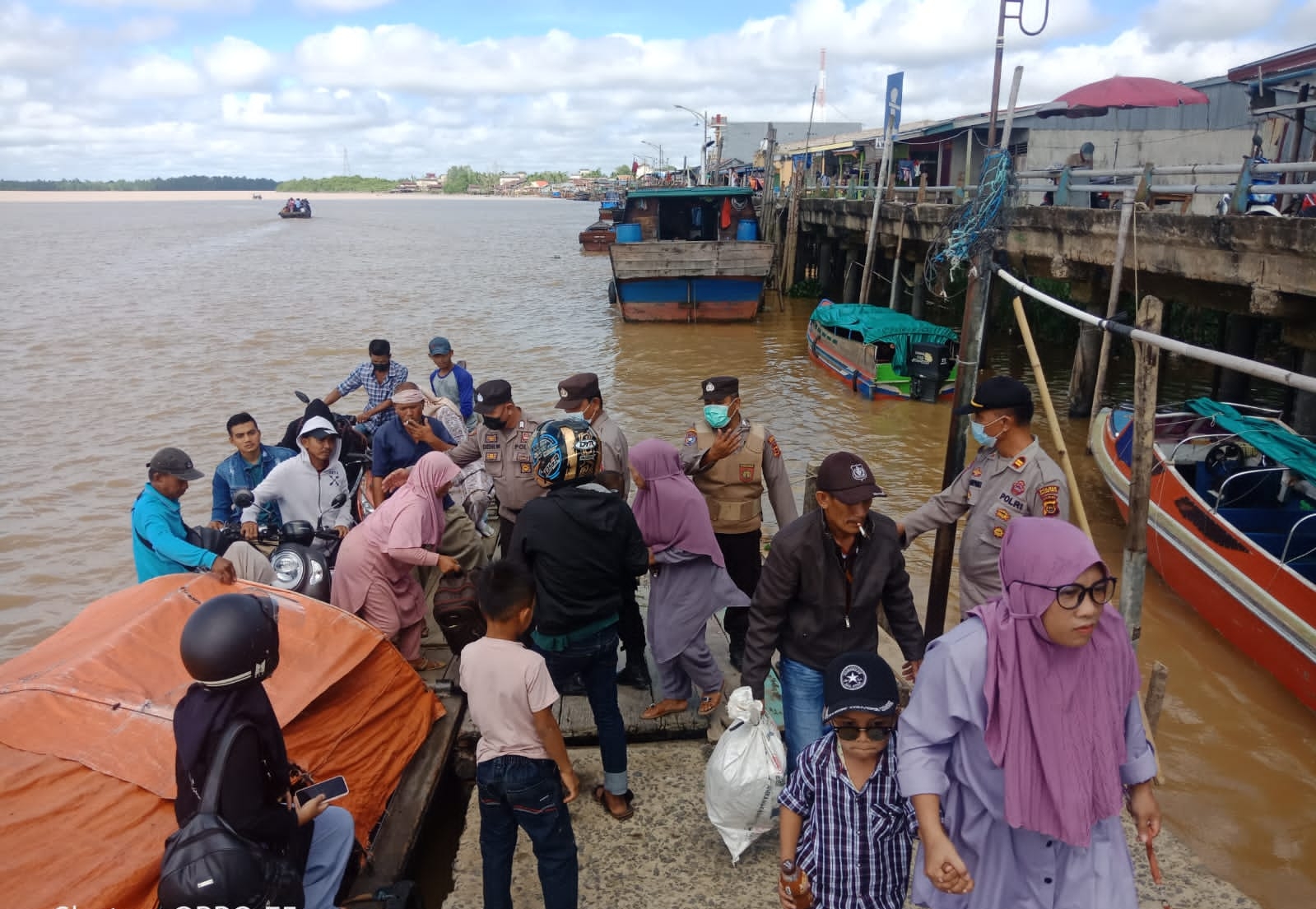Arus Balik Mudik di Pelabuhan Nipah Panjang Lebaran ke 5 Sepi