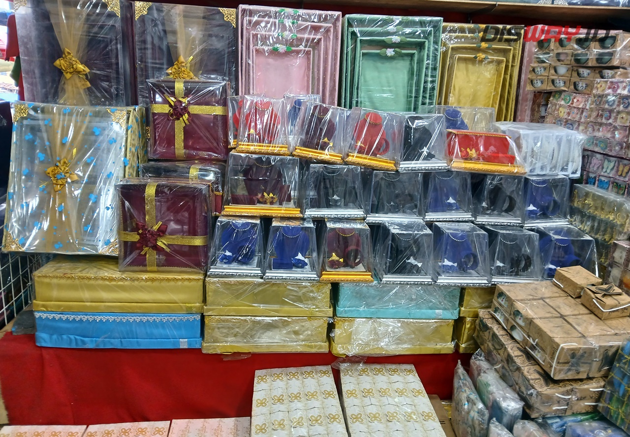 Nataru Makin Dekat, Penjualan Hampers di Pasar Tanah Abang Belum Membaik