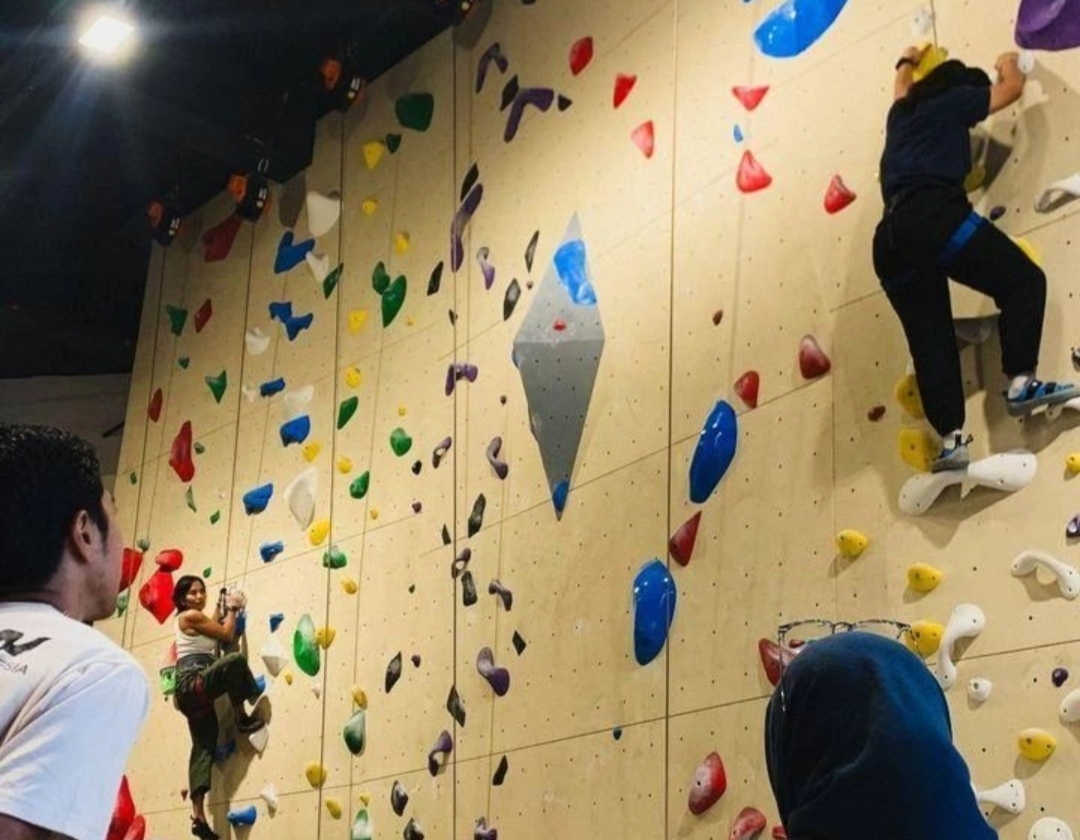 Rekomendasi Wisata Menantang Adrenalin Hadir di DXI 2025, Bouldering Wall Sampai Scuba