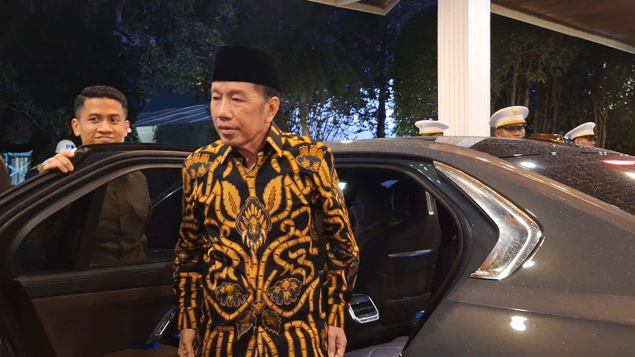 Jokowi Hadir di Istana Kenakan Batik Cokelat, Bertemu Prabowo dan Para Mantan Presiden