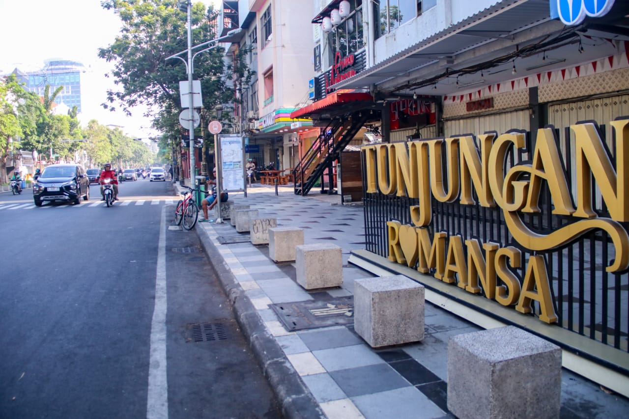 Parkir Tepi Jalan Tunjungan Ditiadakan, Warga Bisa Pilih 7 Titik Parkir Ini