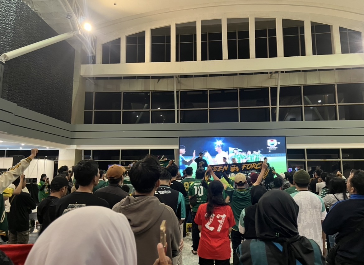 Nobar Persebaya di Fairway Nine Surabaya, Bonek Pulang Tersenyum Lebar
