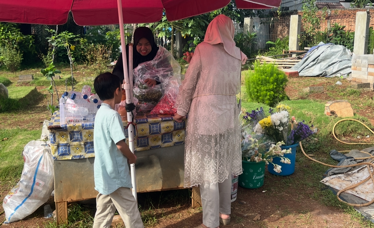 Momen Hari Raya Idul Fitri 1446 Hijriah, Pedagang Bunga Cibubur Meraup Untung