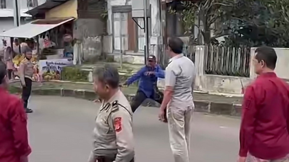 Preman Palak Alfamart Rp 3 Juta di Kuningan, Tantang Polisi Pakai Jurus Silat, Netizen: Emang Lagi Lucu-lucunya