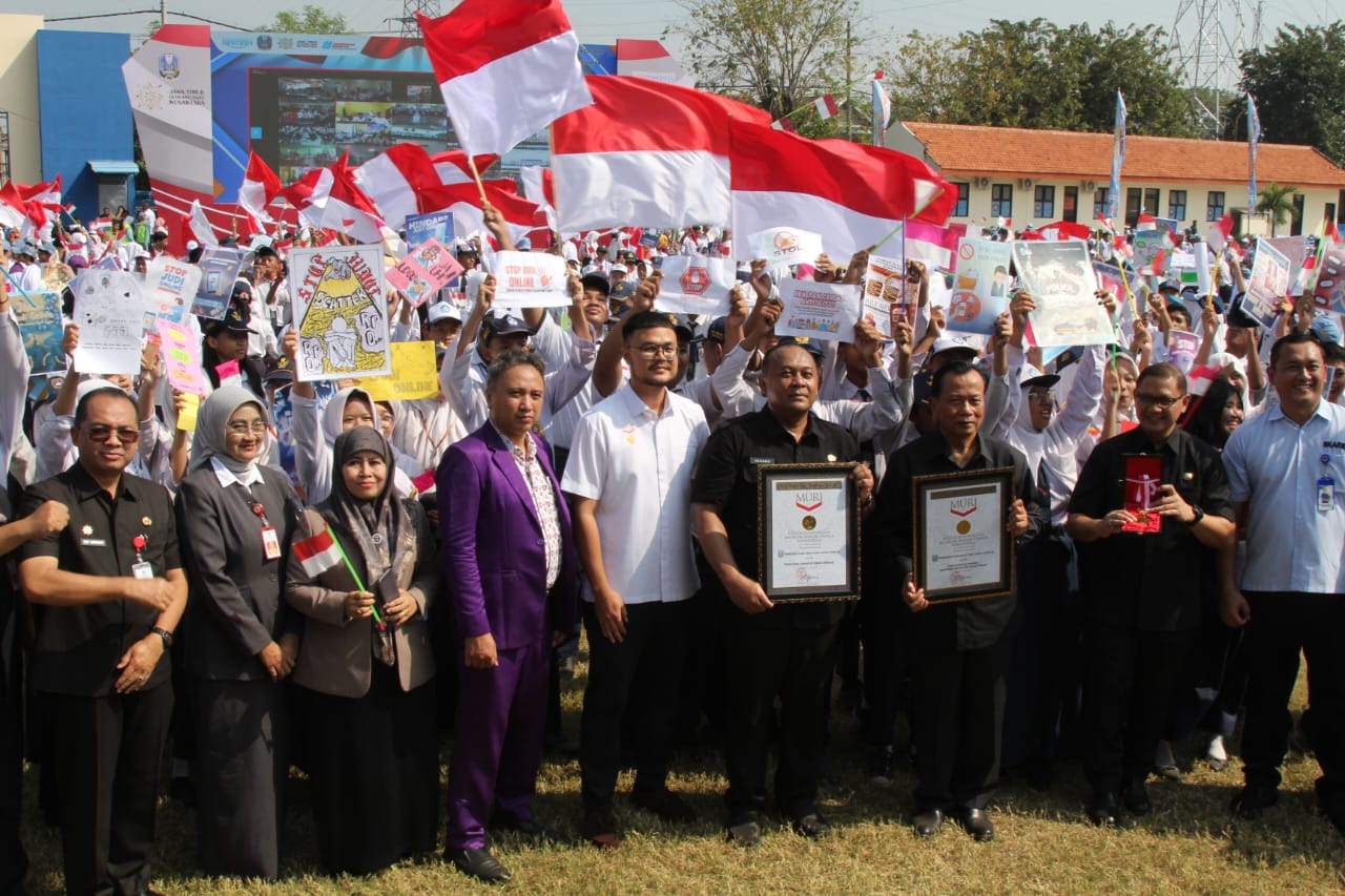 Pembukaan MPLS Serentak, Pemprov Jatim Raih Dua Rekor MURI