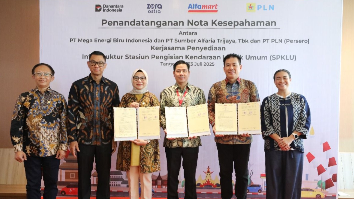 PLN, MEBI, dan Alfamart Kolaborasi Kembangkan Infrastruktur SPKLU di Lokasi Strategis se-Indonesia