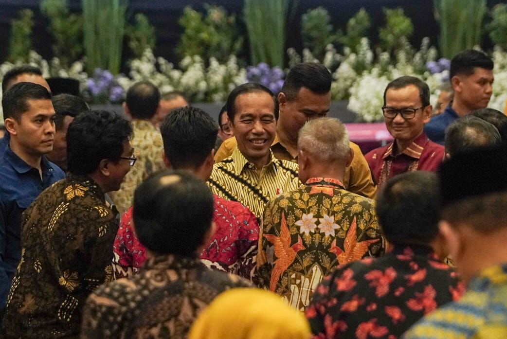 Jokowi di Surabaya: Indonesia Harus Waspadai Vietnam, Negara Tetangga yang Melaju Cepat