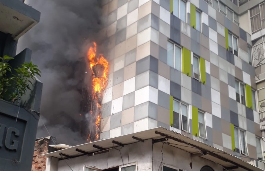 Kronologi Kebakaran Hotel 101 Urban di Glodok, Saksi: Api Berasal dari Kantor First Media